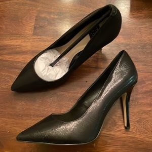 White House Black Market “Olivia” Black wavy heel